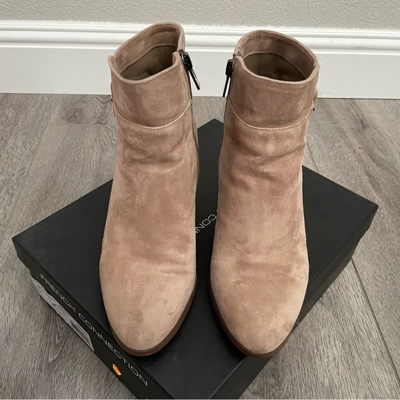 Lord and Taylor Round Toe Block Heel Suede Leather Ankle Boots Booties Size 7 - Picture 2 of 6